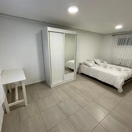 아파트 Apparemment Independant Dans Maison