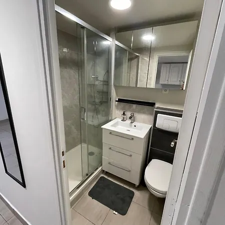 Apparemment Independant Dans Maison 아파트