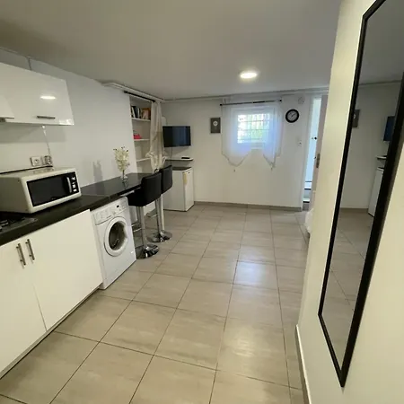 아파트 Apparemment Independant Dans Maison