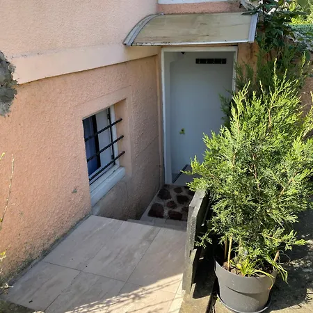 Apparemment Independant Dans Maison 아파트 Montgeron